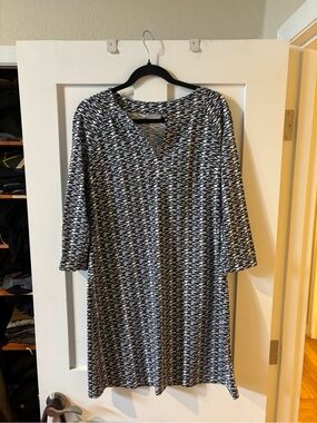 Ellie Kai shift dress, stretch fabric with batik dark navy/white print